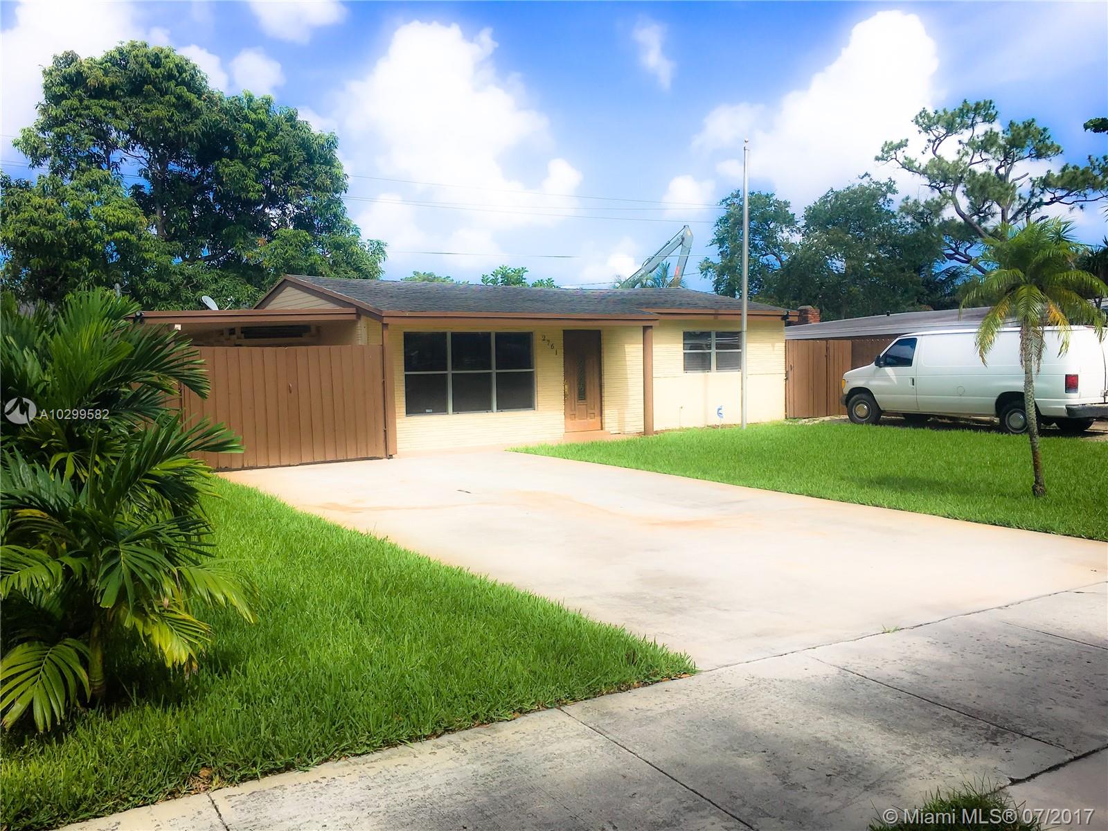 Casa en venta en 2761 NW 66th Ave, Hollywood, FL 33024