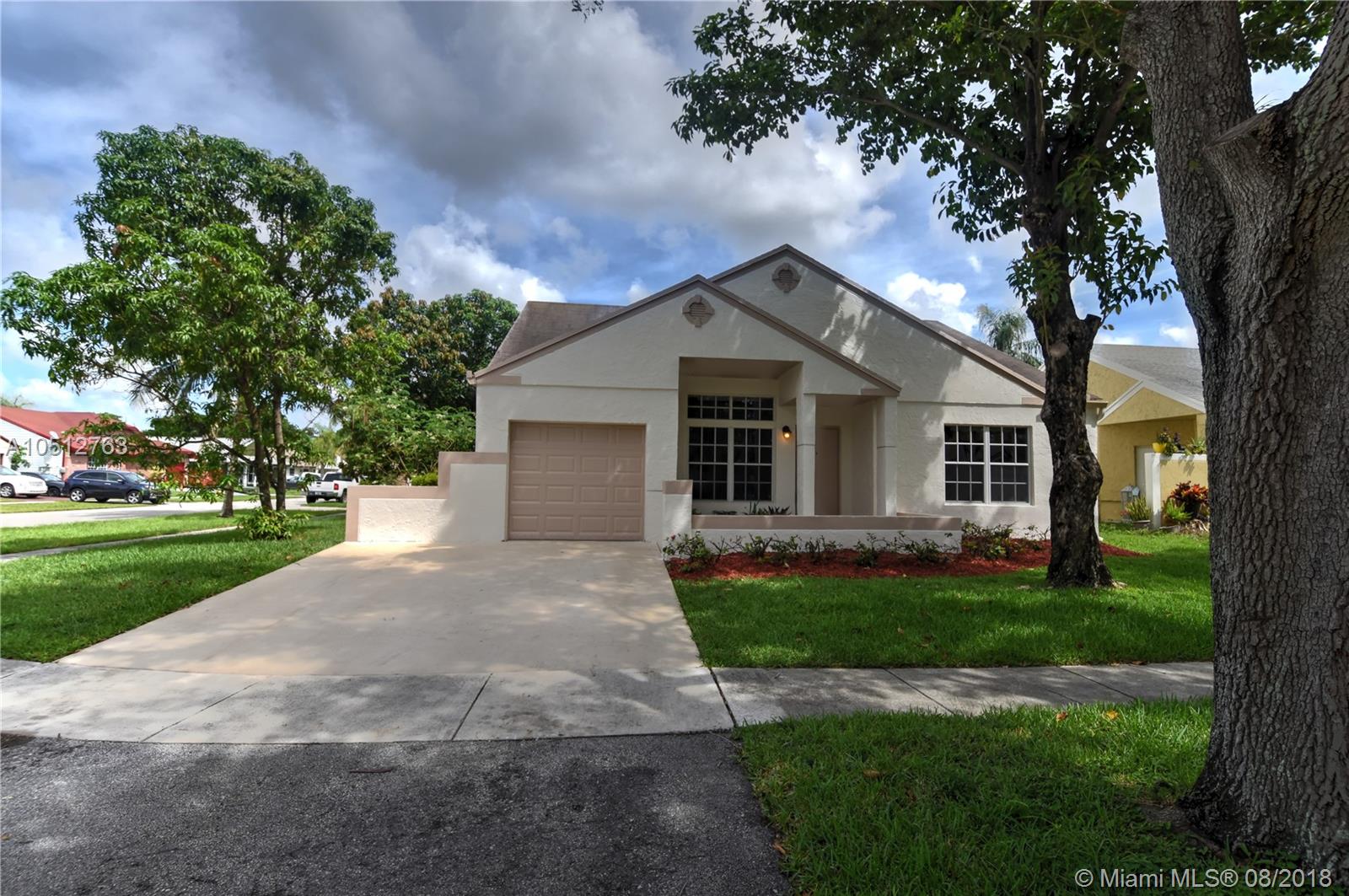 Casa en venta en 8600 SW 12 Street, Pembroke Pines, FL 33025