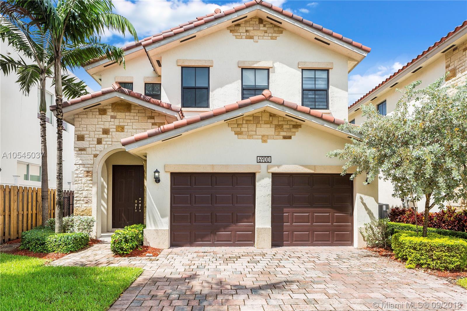 Casa en venta en 6900 NW 106th Ave, Doral, FL 33178