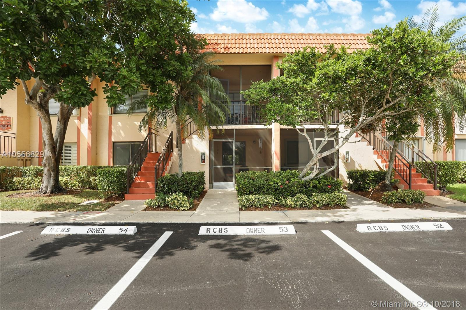 Apartamento en venta en 331 Lakeview Dr 104, Weston, FL 33326