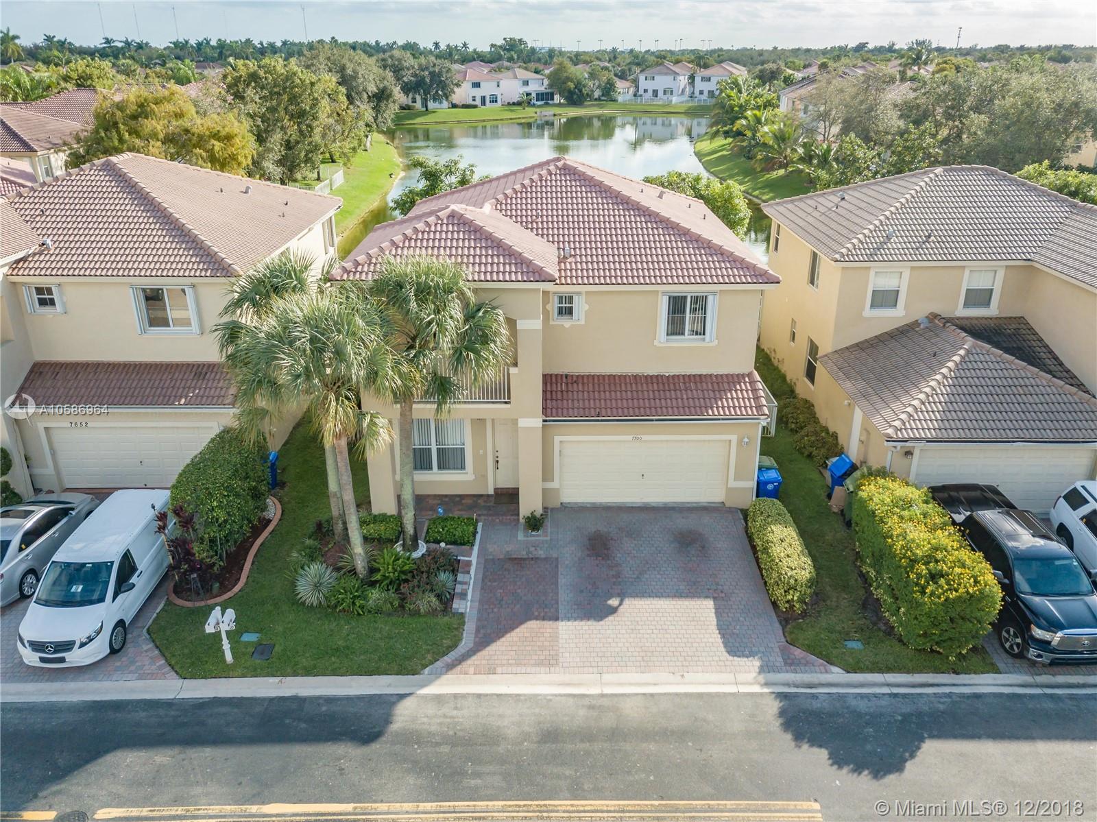 Casa en venta en 7700 NW 23rd St, Pembroke Pines, FL 33024