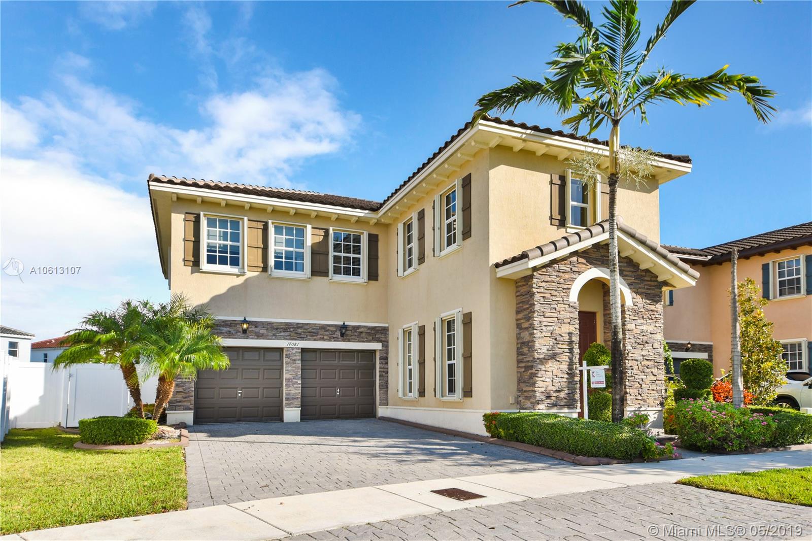 Casa en venta en 17081 SW 91 ST, Kendall, FL 33196