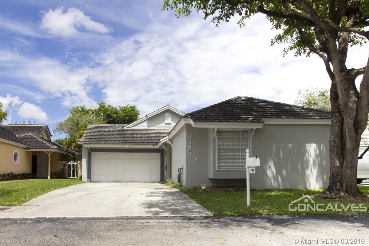 Casa en venta en 4765 NW 99th Pl, Doral, FL 33178