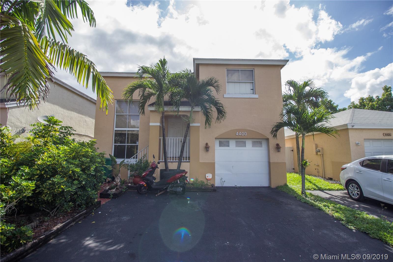Casa en venta en 4400 SW 72nd Way, Davie, FL 33314