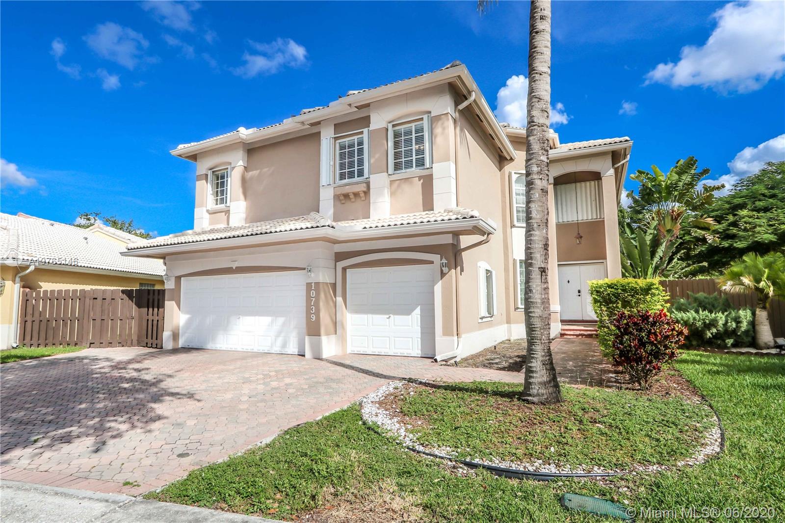 Casa en venta en 10739 NW 70th Ln, Doral, FL 33178