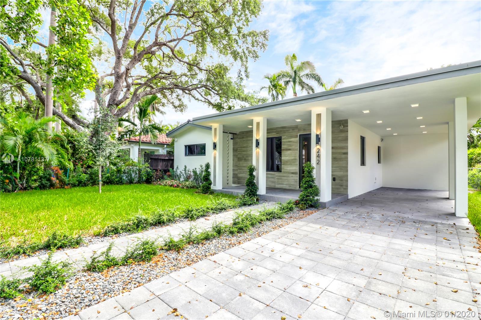 Casa en venta en 242 SW 31 Rd, Miami, FL 33129