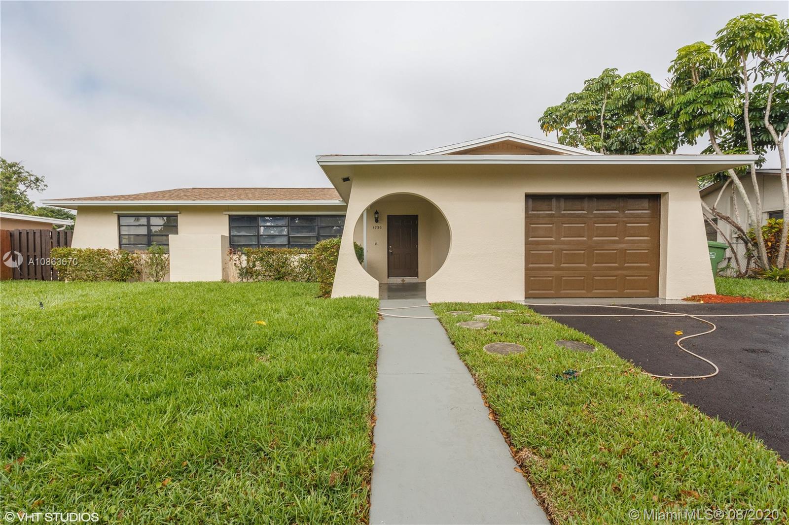 Casa en venta en 1730 NW 107th Ave, Pembroke Pines, FL 33026