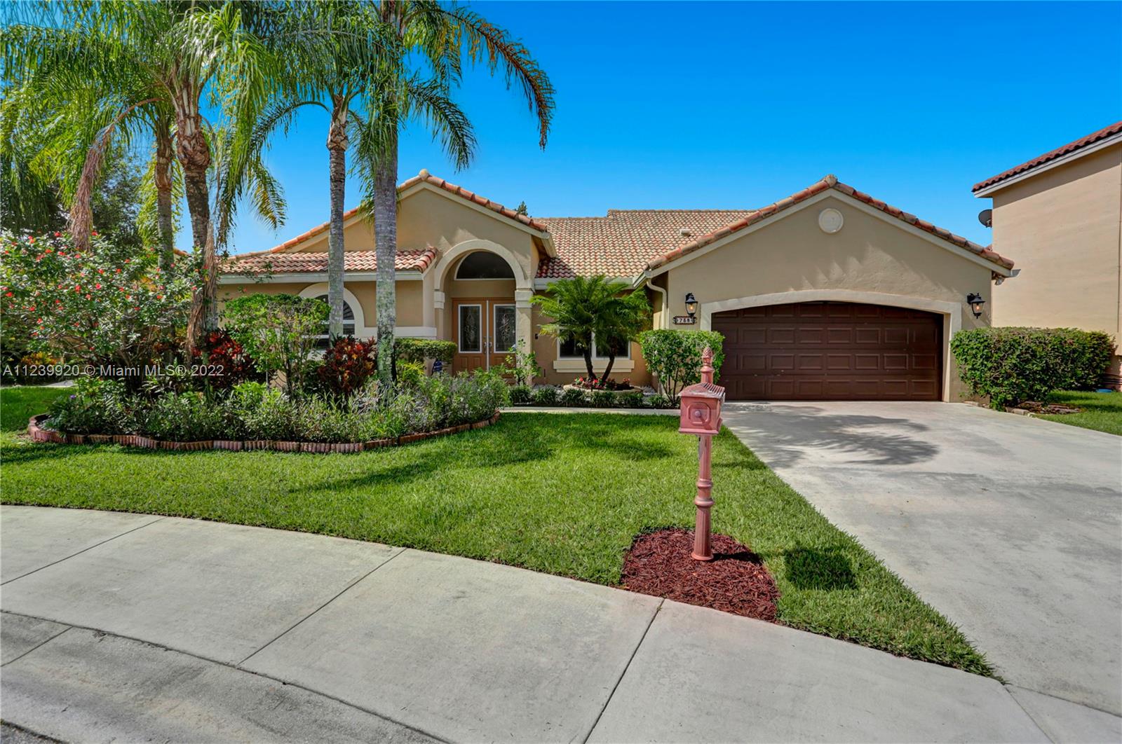 Casa en venta en 738 Verona Lake Dr, Weston, FL 33326