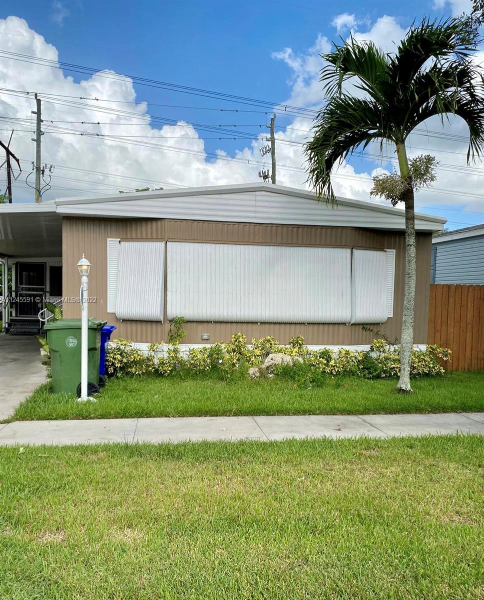 Casa en venta en 650 NW 219th Ave, Hollywood, FL 33029