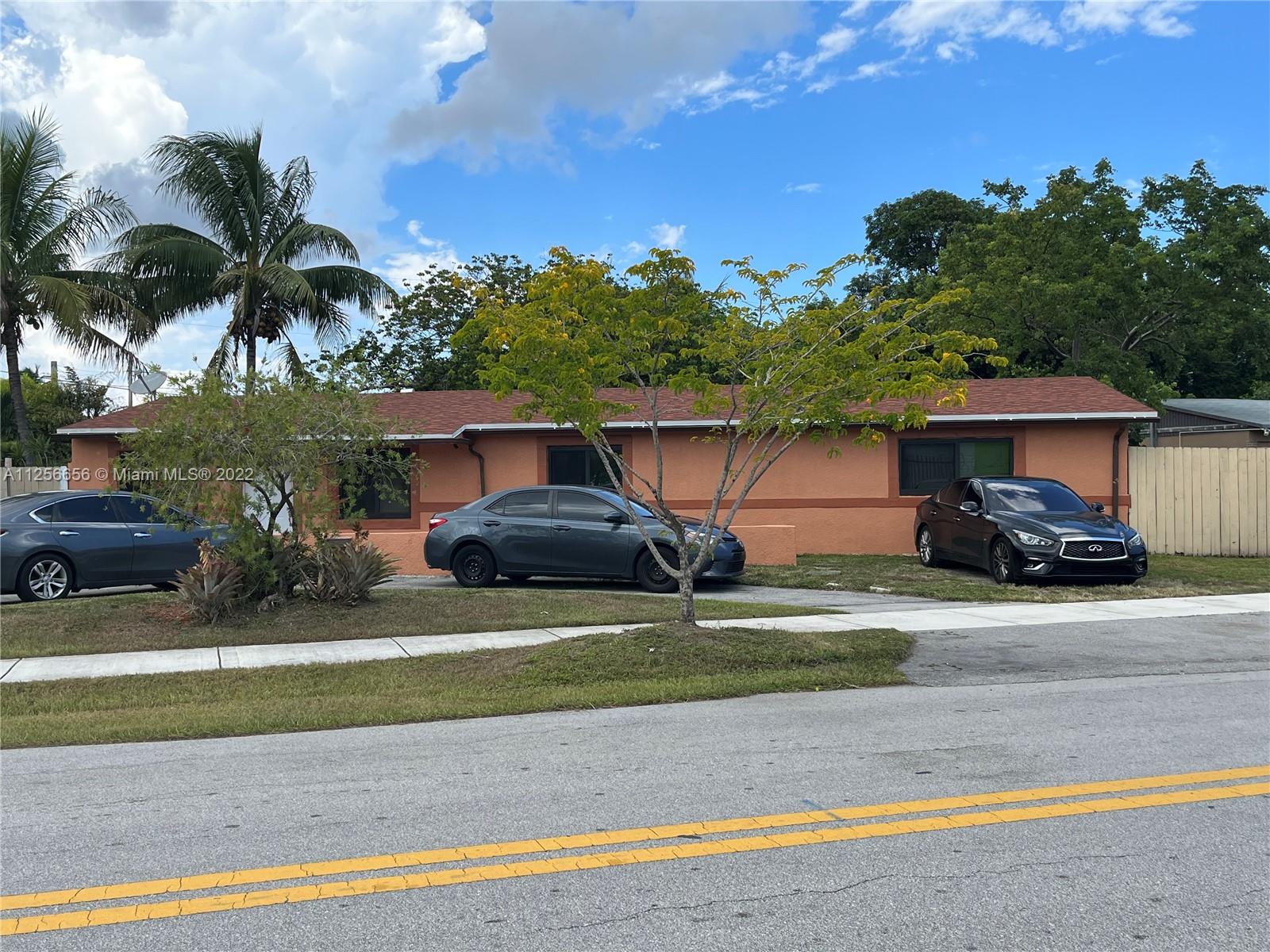 Casa en venta en 2319 Fletcher St, Hollywood, FL 33020