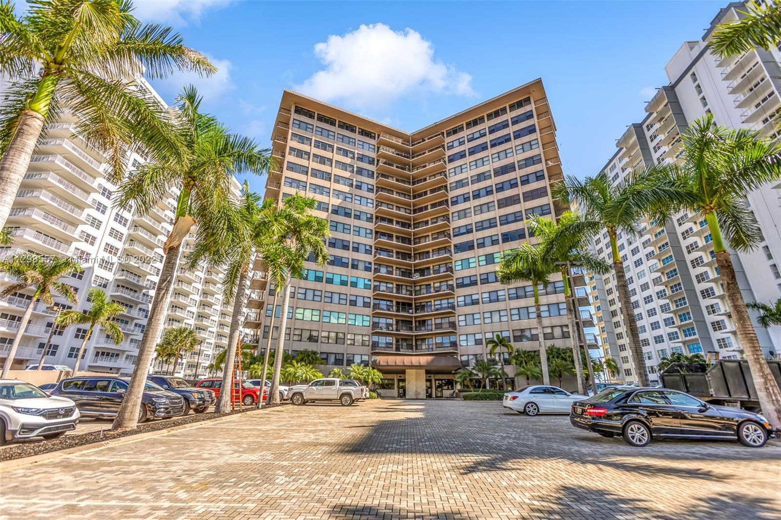 Apartamento en venta en 3800 Galt Ocean Dr 412, Fort Lauderdale, FL 33308