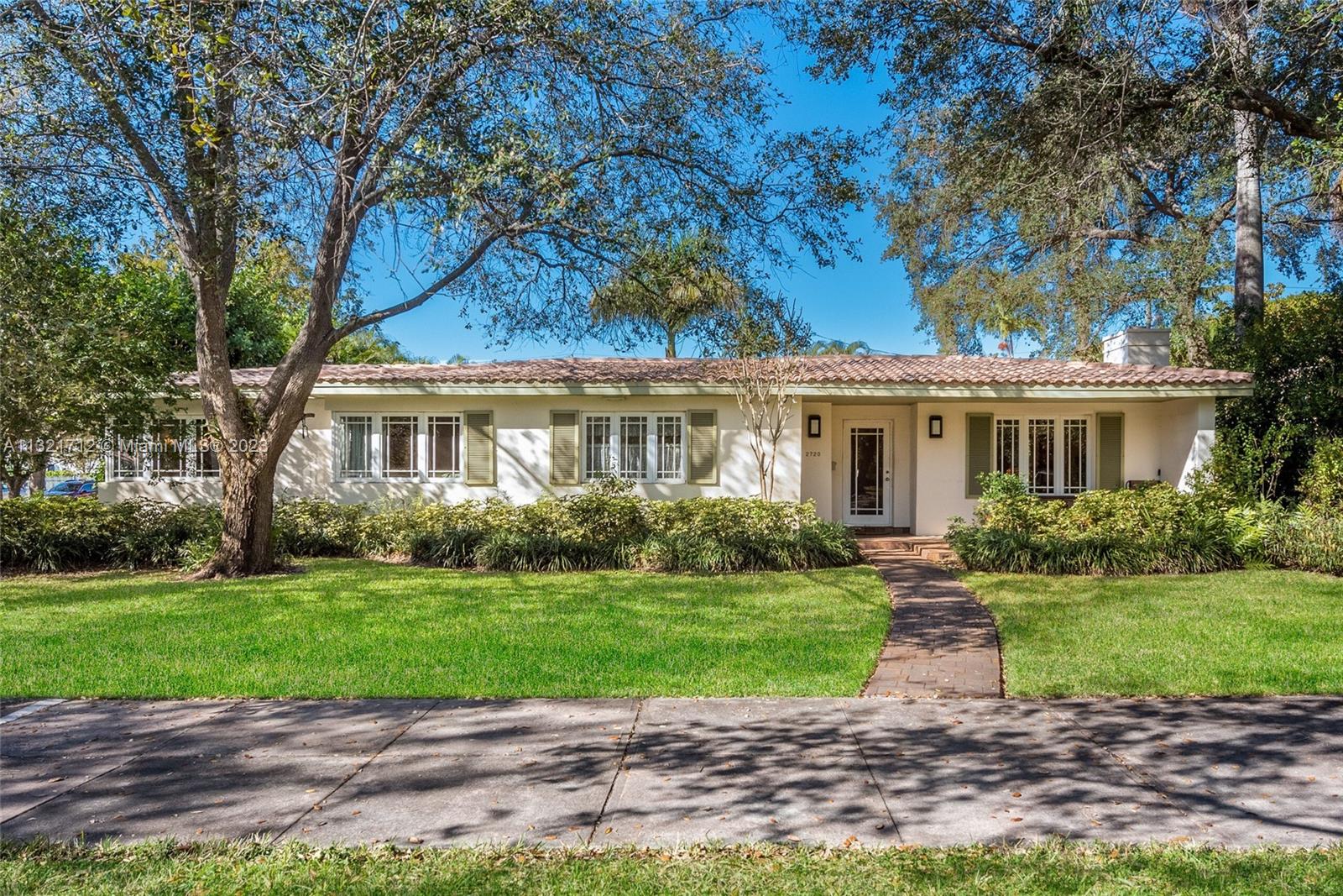 Casa en venta en 2720 Country Club Prado, Coral Gables, FL 33134