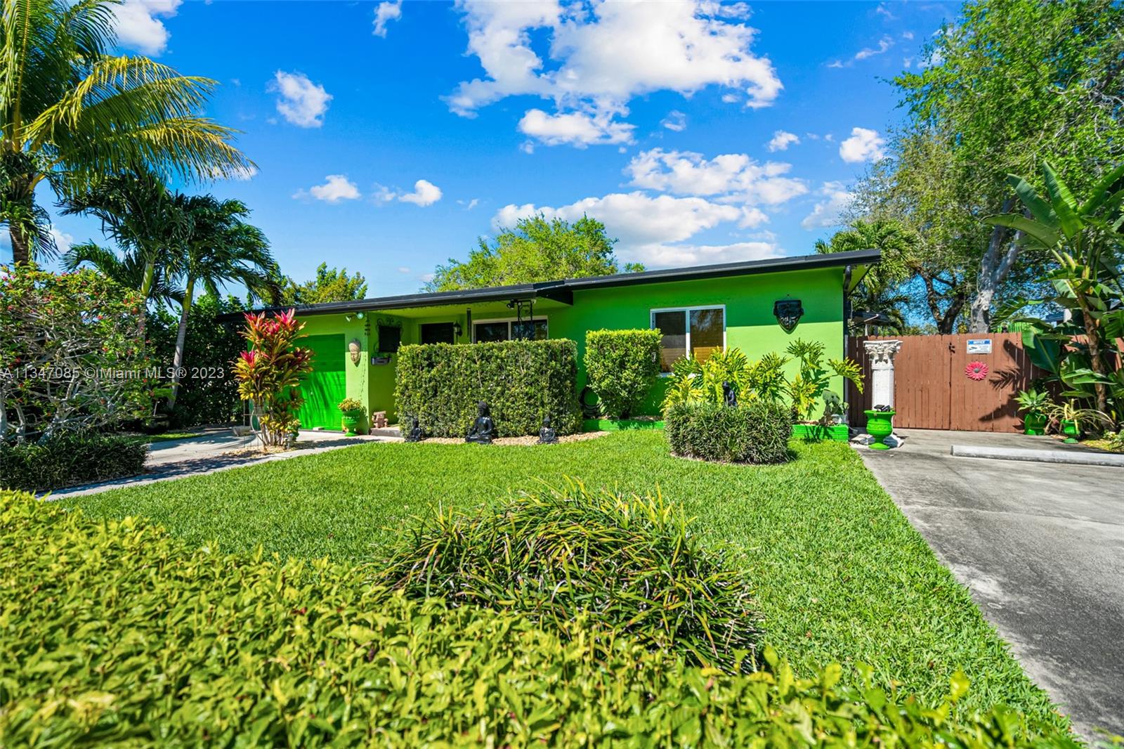 Casa en venta en 2547 Harding St, Hollywood, FL 33020